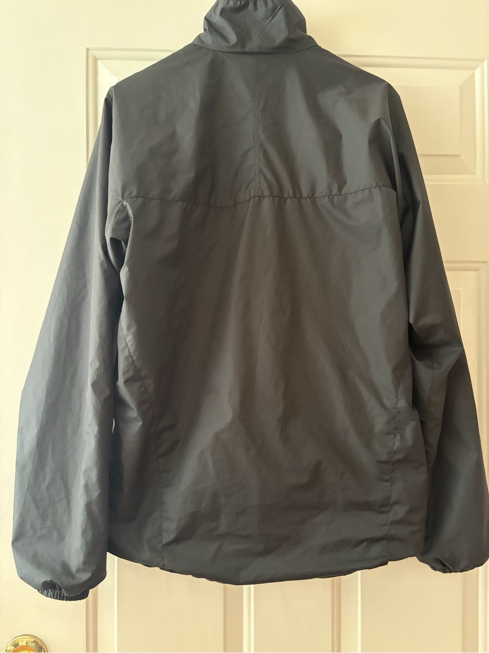 Patagonia Women’s Black Full-Zip Lightweight Jacket - Picture 2 of 3